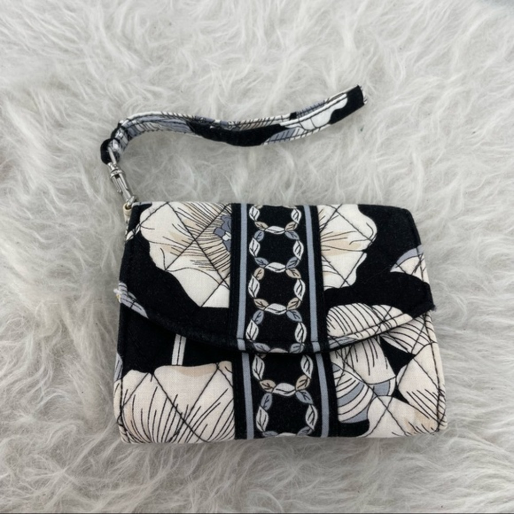 VERA‎ BRADLEY RETIRED CAMELLIA BLACK WHITE FLOWER floral EURO TRI FOLD WALLET